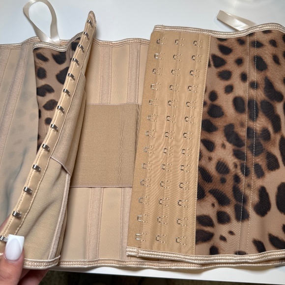 Cheetah print waist trainer Size SMALL - Picture 4 of 4